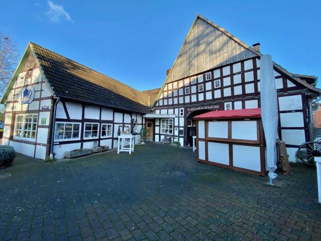 Rarität Historisches Fachwerkhaus mit 2 Wohneinheiten + Antiquitätencafé, Nähe Luther See