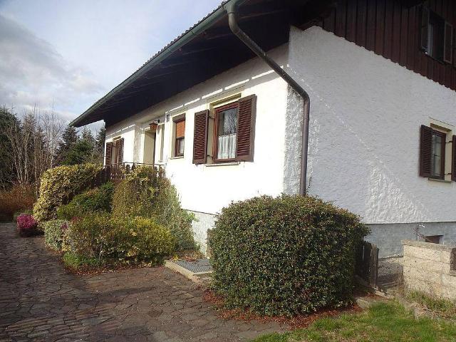 Rarität: Wohnhaus mit viel Grund und Wald in Altheim
