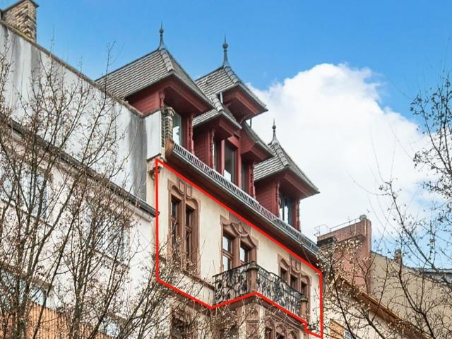 RARITÄT: 3 Zimmer Altbauwohnung mit viel Charme & Aufzug