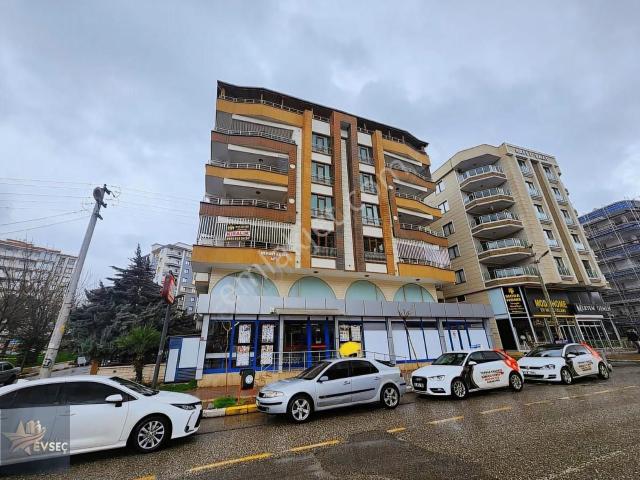 Rastgeldi Cadde Üzerinde 5 Odalı Kiralık Lüks Daire