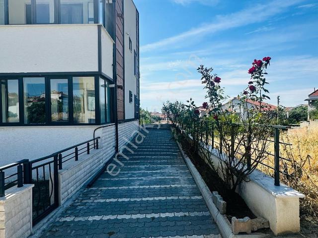 Rasim Ergene Cad. Paraleli 1+1 Satılık İskanlı Daire