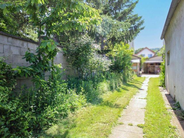 Sanierungsbedürftiges Einfamilienhaus mit großem Potenzial und gemütlichem Garten