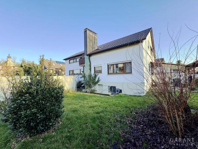 Raum für Familie & Zukunft Haus mit Garten und drei Garagen