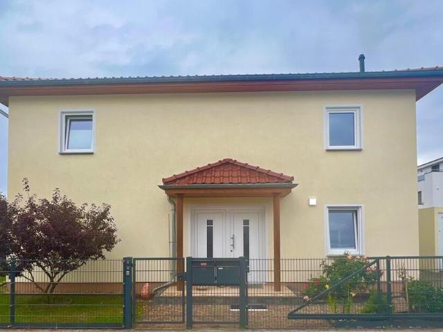 Raum für Generationen Großzügiges Einfamilienhaus mit Einliegerwohnung im Obergeschoss
