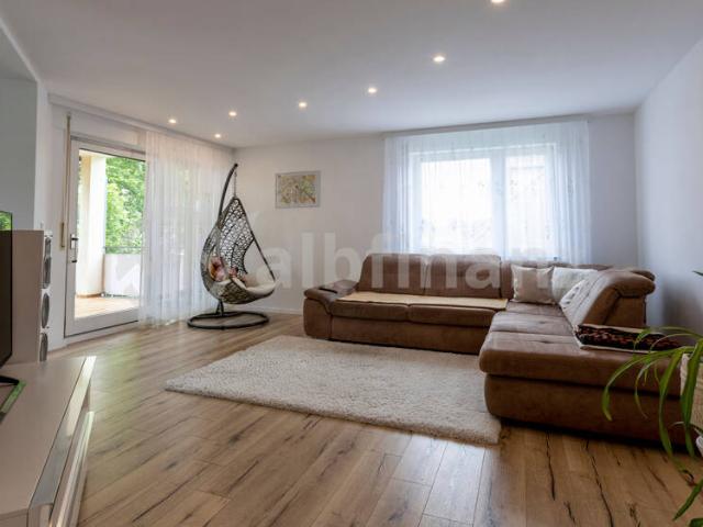 Raum für Leben und Arbeiten. Ihre moderne Wohnung mit zwei Balkonen und Garage