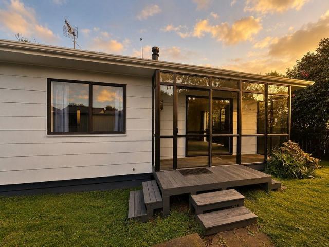Raumati Beach, 2 bedrooms