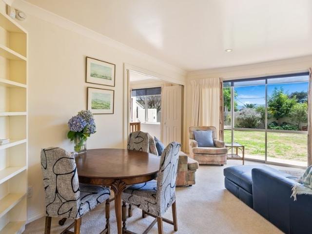raumati beach, 2 bedrooms