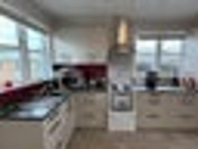 Raumati Beach, 2 bedrooms, $585 pw