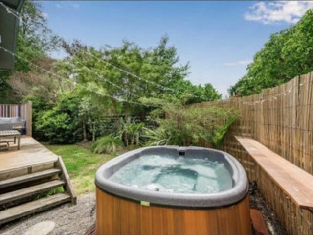 raumati beach, 3 bedrooms