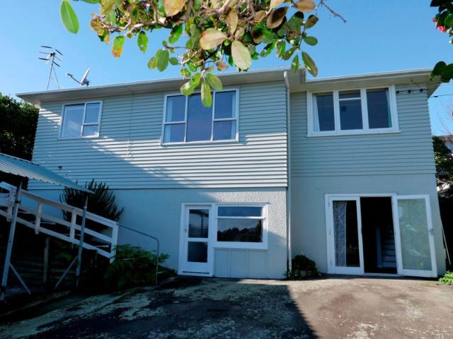 raumati beach, 3 bedrooms