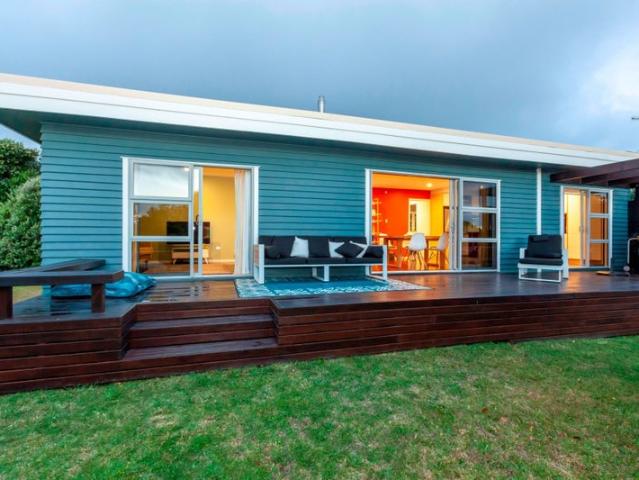 raumati beach, 3 bedrooms