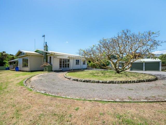 raumati beach, 3 bedrooms