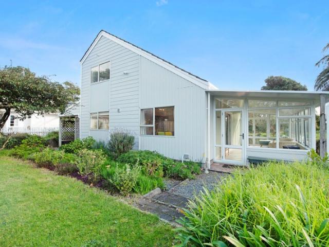 raumati south, 2 bedrooms