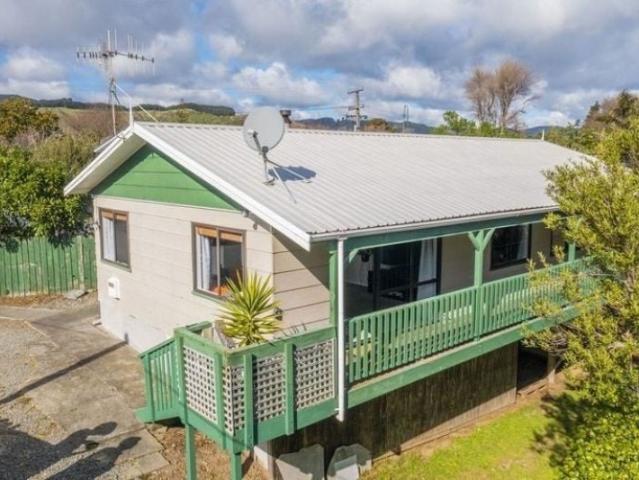 Raumati South, 3 bedrooms