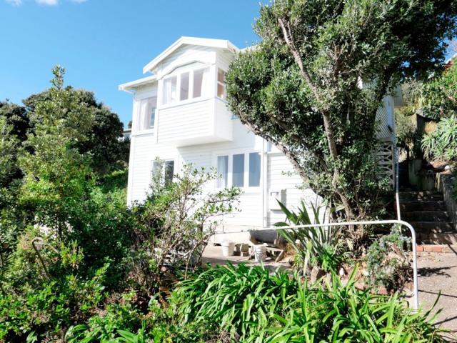 Raumati South, 3 bedrooms