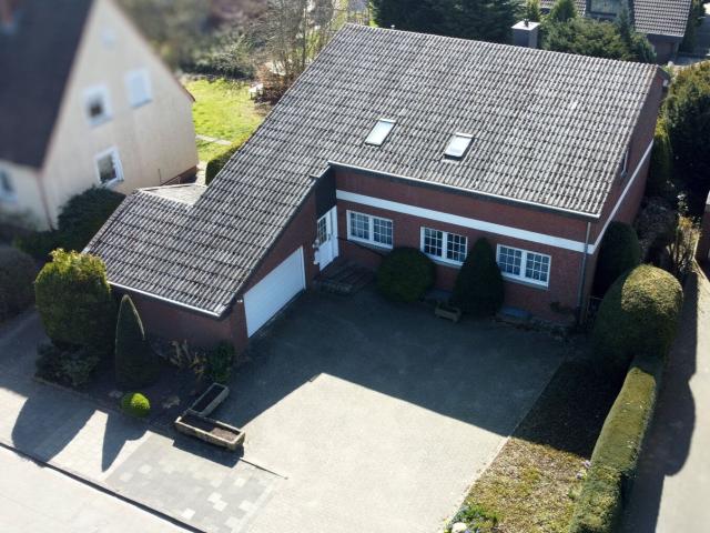 Raumwunder* Einfamilienhaus mit großer Einliegerwohnung, Vollkeller und Gartenpool in Rheine Dutum