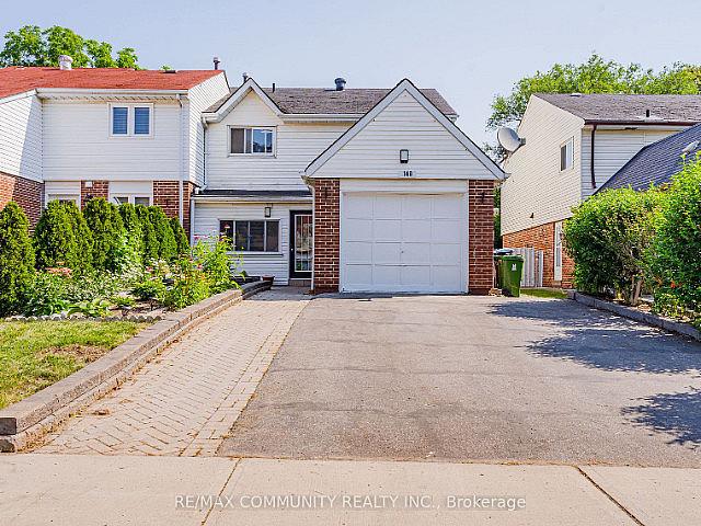 Ravine Lot Semi detached Home Home 4+1 Bed / 3 Bath