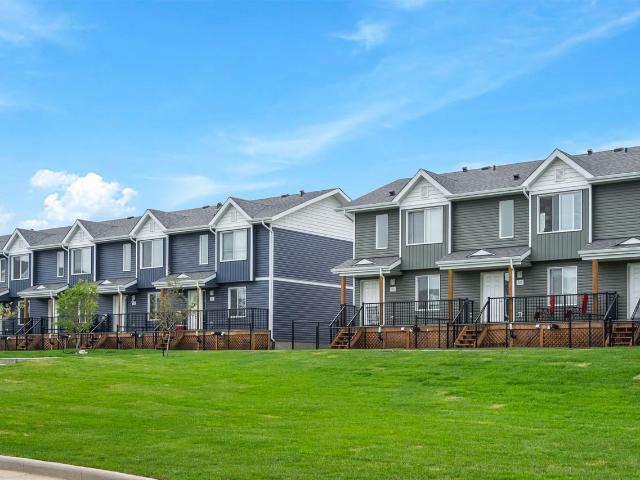 Ravine Park Townhomes 3 Bedroom Home for Rent at 401 Athabasca Ave, Wood Buffalo, AB T9J 0A1 Abasand Heights