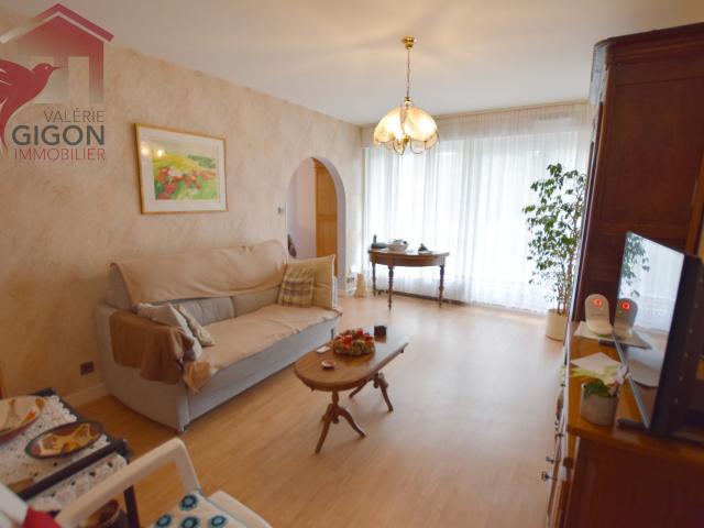 RAVISSANT et CONFORTABLE APPARTEMENT F5 lumineux, spacieux donnant sur balcon terrasse 'Sud'.