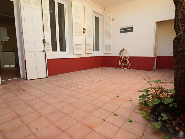 RAVISSANT TYPE 1 REFAIT A NEUF AVEC GRANDE TERRASSE AU CŒUR DU 6EME ARRONDISSEMENT