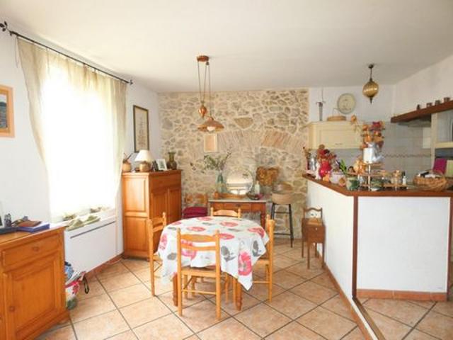 Ravissante maison de village de 101m² avec 3 chambres et un garage moto/vélo