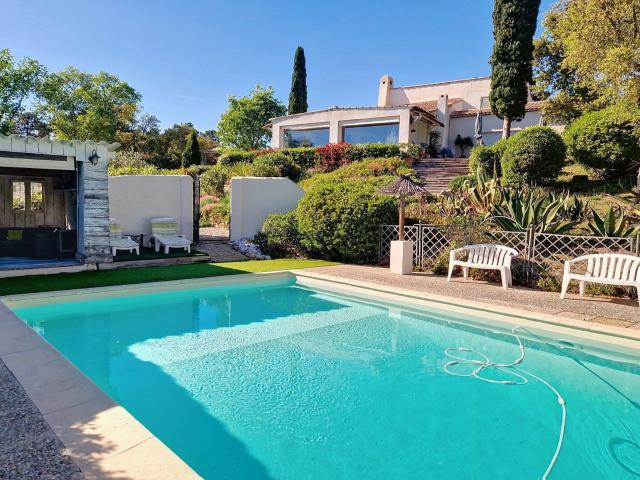 Ravissante maison de campagne domaine privé accès rapide aut. 232m² Le Muy