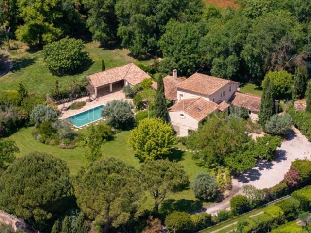 Ravissante maison sur les rives de la Sorgue