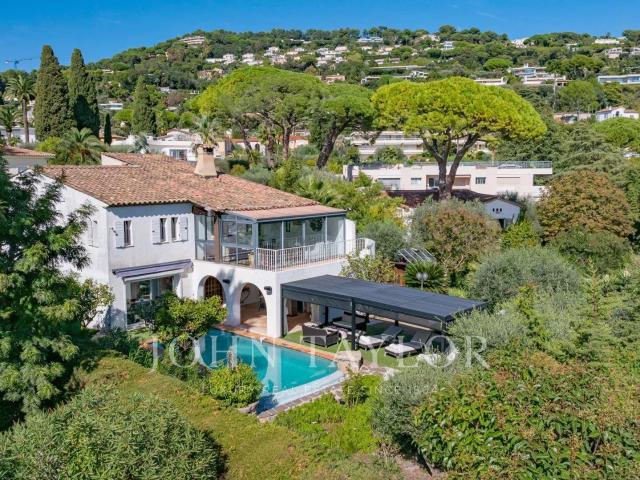 Ravissante villa avec piscine proche centre ville 228m² Cannes