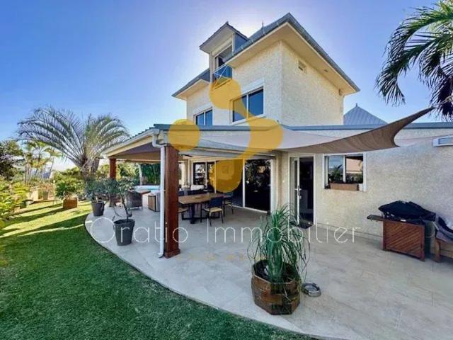 Ravissante villa de 150M2 avec piscine dans quartier résidentiel