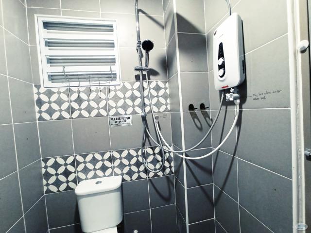 RAWANG town centre KWSP single room 2 lifts 2 bathrooms kitchen laundry parking guarded gated