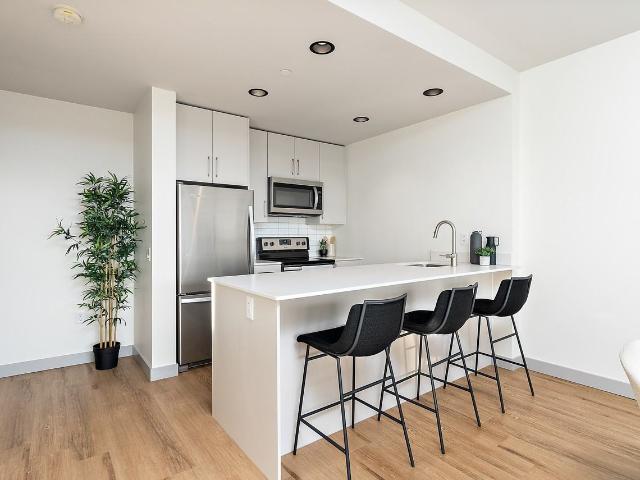 Raymond Block 1 Bedroom Apartment for Rent at 8155 105 St Nw, Edmonton, AB T6E 3R7 Queen Alexandra