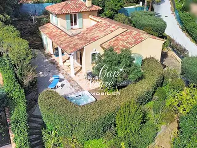 Rayol Canadel sur Mer 83820 Achat / Vente maison 7 pièces t7 au dernier étage cave