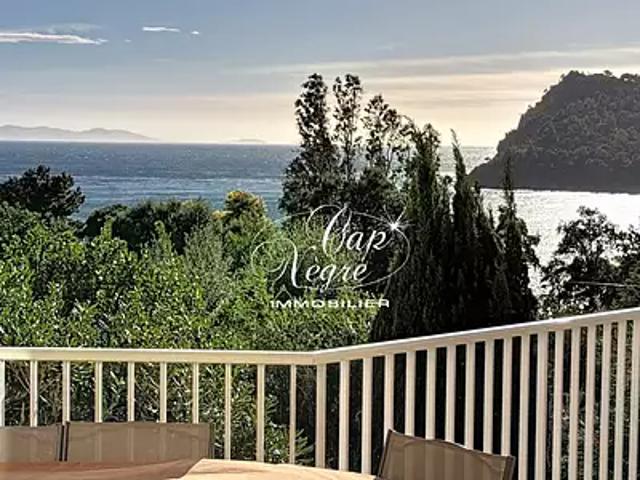 Rayol Canadel sur Mer 83820 Achat / Vente maison 9 pièces t9 au dernier étage parking