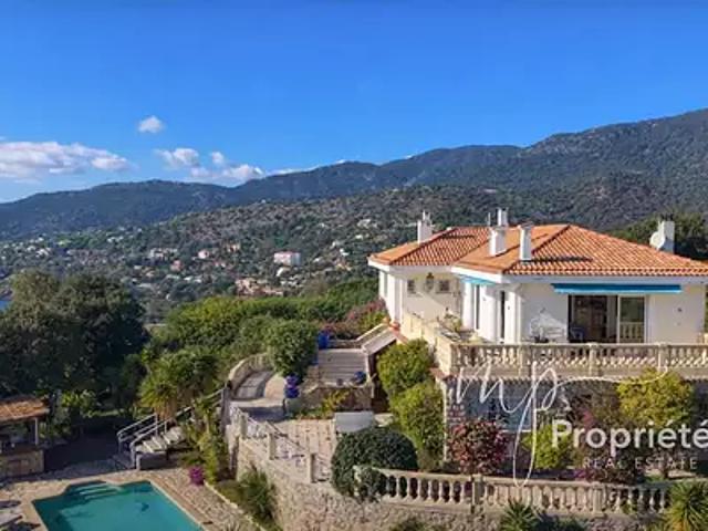 Rayol Canadel sur Mer 83820 Achat / Vente maison 9 pièces t9 piscine