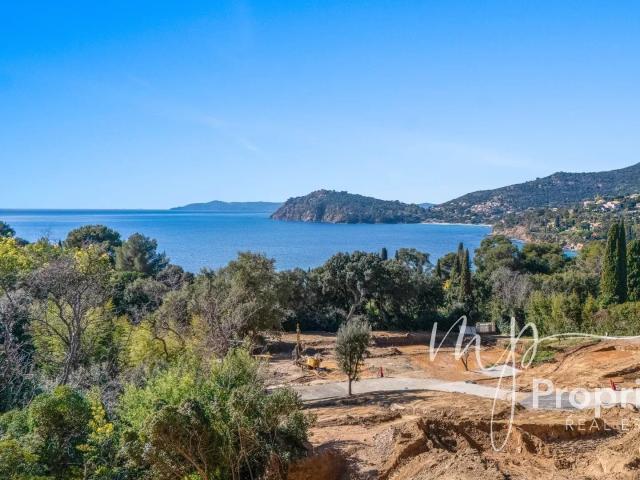 RAYOL CANADEL SUR MER Maison avec piscine à deux pas des plages
