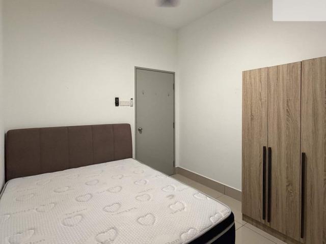 Razak City Residences @ Medium Room For Rent Attached Bathroom