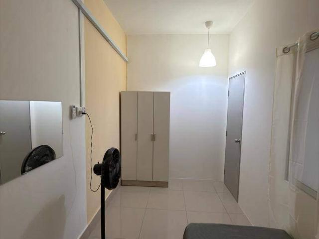 Razak City Residences_R5 Small Room with Single Bed_Female