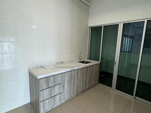 Razak city 3 rooms partly for rent