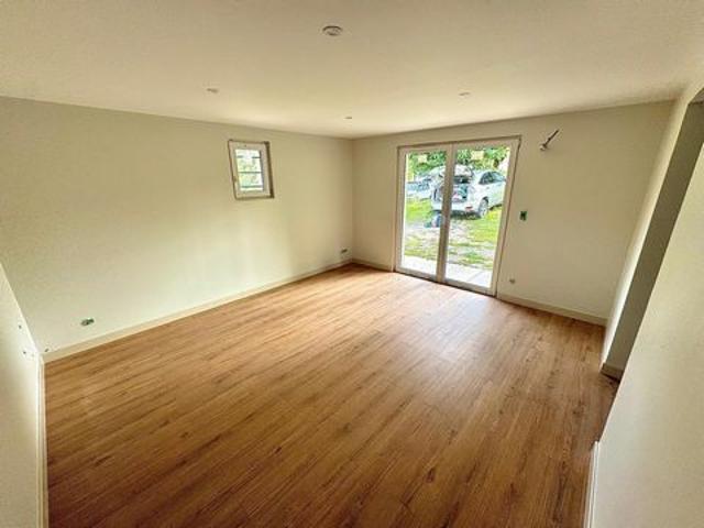 RDJ privatif plain pied ! Refait à neuf, 3 logements