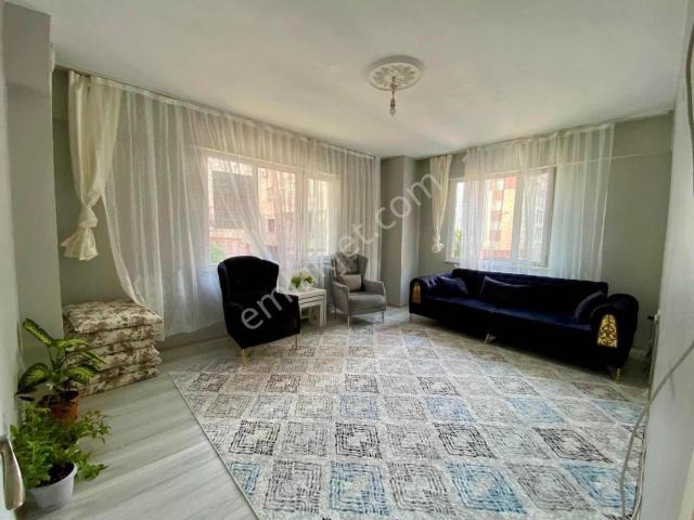 Reşadiye Mahallesinde Ara Katta 3+1 Satılık Daire