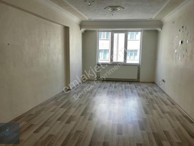 Reşadiye'de Kiralık 3+1 Daire, 140m², Güvenç Taksi Karşısı