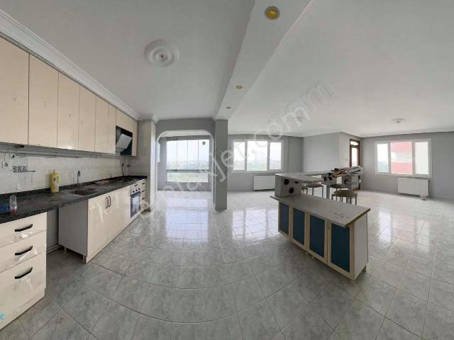 Reşatbey'de Merkez Park Manzaralı/boyalı/kap.otopark/doğ/k.daire