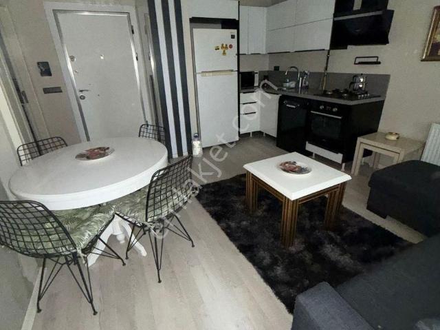 Reşatbey'de Doğalgazlı Lüks Eşyalı 1+1 Kiralık Apartman Dairesi