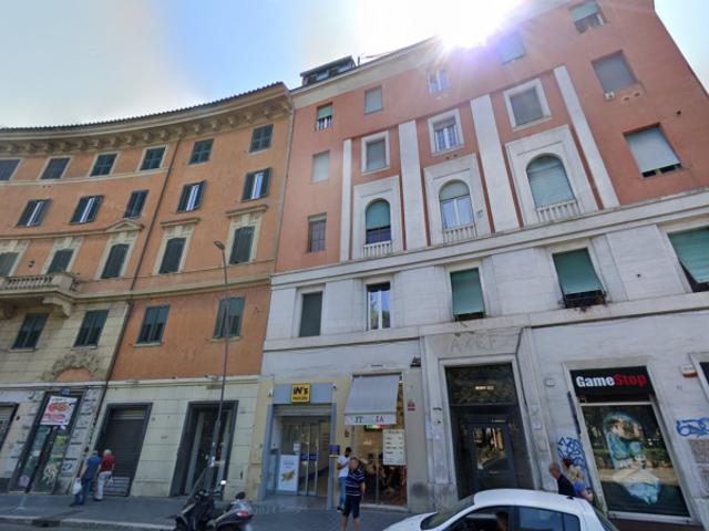 RE DI ROMA MONOLOCALE SU DUE PIANI ARREDATO