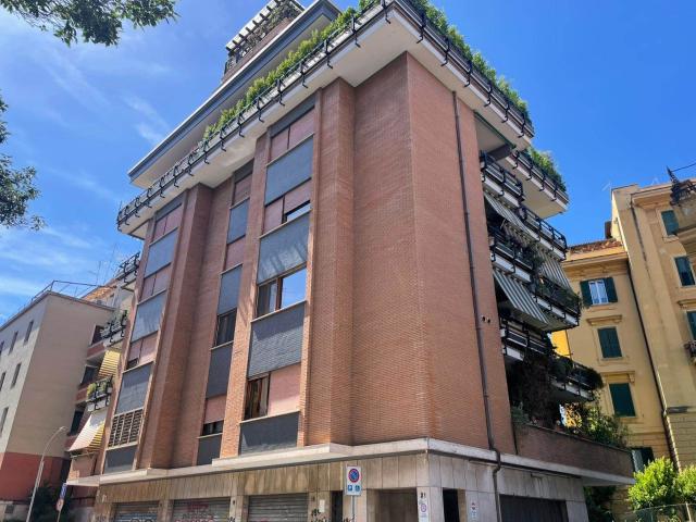 RE DI ROMA: TRILOCALE CON AMPIO TERRAZZO