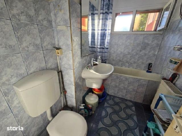 Reșița, apartament 4 camere, 100 mp, etaj 2, zona Micro II