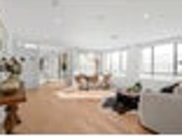 Remuera fringe, vantage position | As new !