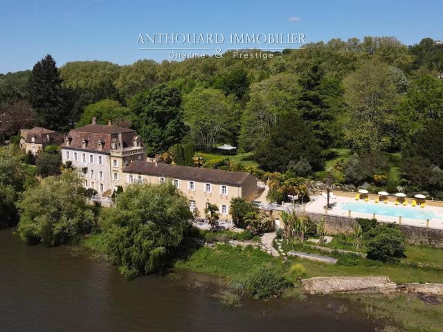 Remarquable domaine en bordure de rivière 800m² Bergerac