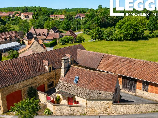 Remarquable ensemble de caractère au cœur du Périgord Noir | potentiel de développement exceptionnel