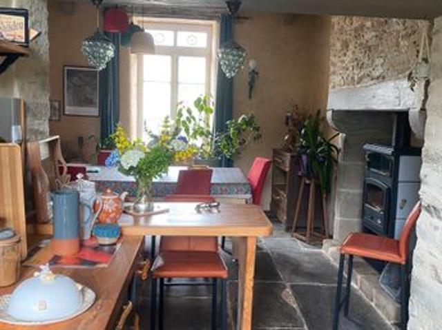 Remarquable Maison de Maître de plus de 180 m2 et son jardin de curé aux portes des Monts d'Arrée